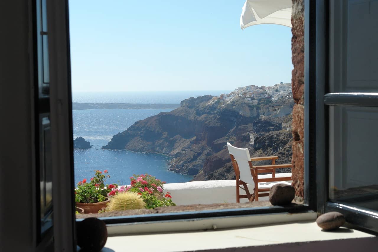 Santorini - pohlad na calderu z okna