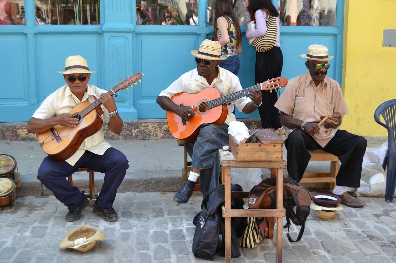 Kuba, Havana - pouliční hudobníci